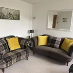 Bright Modern 2 Bedroom Apartment Free Parking And Wi-Fi