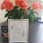Cosy Modern 2 Bed Garden View Appartment, Parking, Tv Wifi