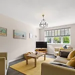 Modern Home In Whitehall Road