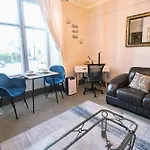 Summit Apartment - Cozy Aberdeen West End Flat Prime Location - Perfect For Short Or Long Stay - 1 Bedroom
