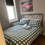 Basic One Bed Comfy Apt
