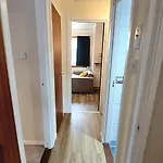 Neat & Comfortable 1 Bedroom Spring Garden Flat