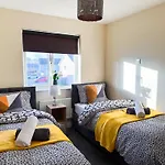Cozy 2 Bedroom House Next To Nature Reserve,Ab22, Wifi, Free Parking, Netflix, Pet - Friendly