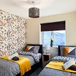 Cozy 2 Bedroom House Next To Nature Reserve,Ab22, Wifi, Free Parking, Netflix, Pet - Friendly