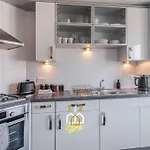 Portland Pad - Sja Stays - Modern 2 Bed Apartment