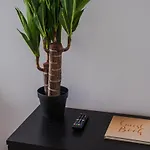 City Centre Apartment With Parking