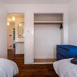 City Centre Apartment With Parking