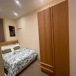 Wallfield Simple And Descent Apartment