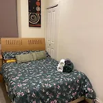 Wallfield Simple And Descent Apartment