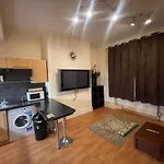 Wallfield Simple And Descent Apartment