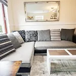 The Summit Apartment - Perfect Short Or Long Stay