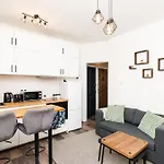 1 Bedroom Apartment-Free Parking