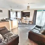 King Street, Free Parking, 2 Bed