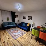 Number 63 Cosy 2 Bedroom Ground Floor Flat And Free Parking Outside Lez