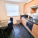 South College 2 Bedroom Apartment - Aberdeen - Free Parking