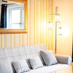 3 Bedroom House - Free Parking