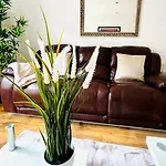 Modern 2 Bedroom Gf - Aberdeen City Centre - Private Car Park