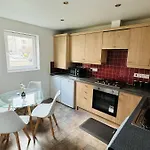 Modern 2 Bedroom Gf - Aberdeen City Centre - Private Car Park