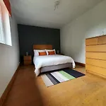 2 Bedroom, Free Parking & Netflix Near Hospitals