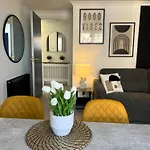 Riverside Apartments - Free Parking