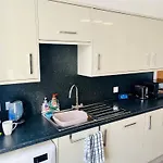 Central, Dog Friendly Apartment