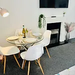 Central, Dog Friendly Apartment