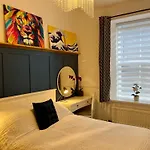 Central, Dog Friendly Apartment