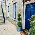 Central, Dog Friendly Apartment