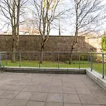 Queens Crescent - Stylish Retreat And Tranquil
