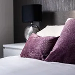 Urban City Stay - Sja Stays - Modern 2 Bed Apartment