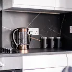 Urban City Stay - Sja Stays - Modern 2 Bed Apartment