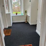 Junique Modern Ground Floor Apartment - 2 Bedrooms