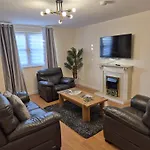 Spacious Modern 2-Br Apartment In Aberdeen City Centre