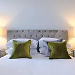 Modern City Centre Apartment In Aberdeen