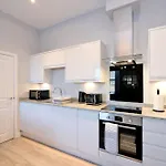 Modern City Centre Apartment In Aberdeen