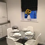 Mode Apartments - Urquhart Court