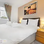 Thistle Apartments-City View Apartment