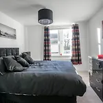 Orange Apartments Polmuir Gardens Only 7 Minutes To City Centre
