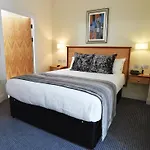 Royal Athenaeum Suites
