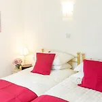 Cults Court Apartment