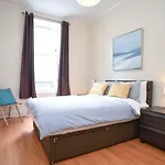 Modern Flat In Rosemount/City Centre