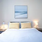 Modern Flat In Rosemount/City Centre