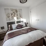 Orange Apartments Polmuir Gardens Only 7 Minutes To City Centre