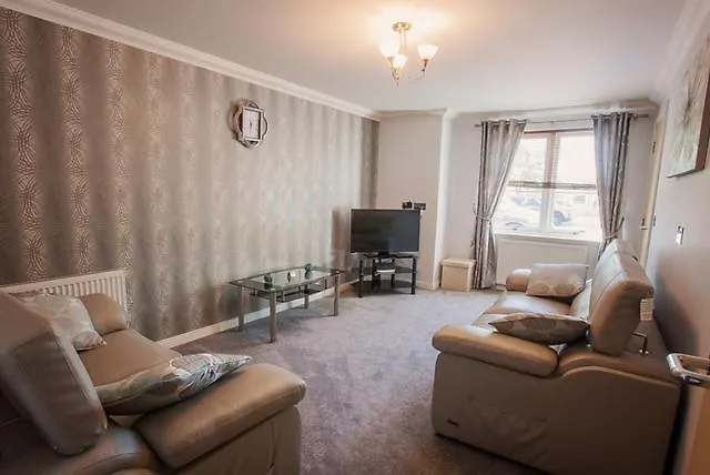 2 Bed Blackburn Village Apt With Wifi & Parking
