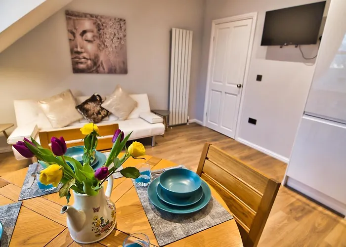Modern & Cosy Apartment In The Heart Of The Historic Old Town Of Aberdeen, Free Wifi, Free Parking