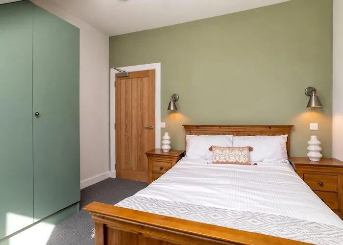 Remodelled Luxury 3 Bed Apartment