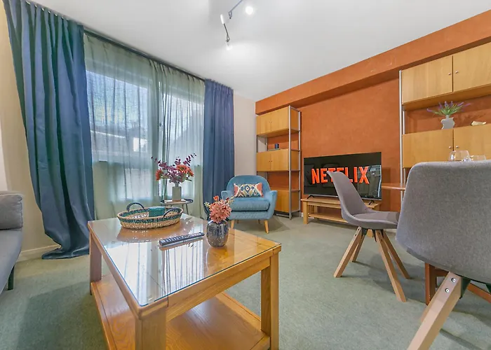 Strawberry Bank Apartment ✪ Grampian Lettings Ltd