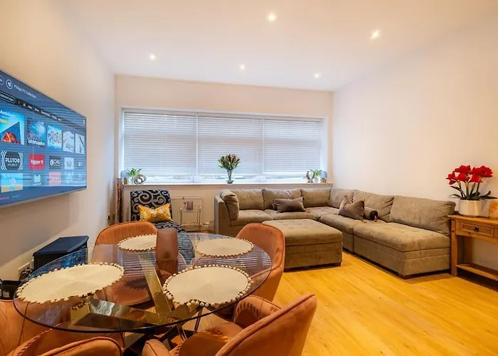 2 Bed 2 Bath Spacious Apartment In Central Aberdeen