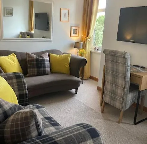 Bright Modern 2 Bedroom Apartment Free Parking And Wi-Fi