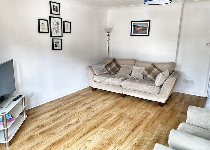 2 Bed, Central, Free Parking By Lains Lettings